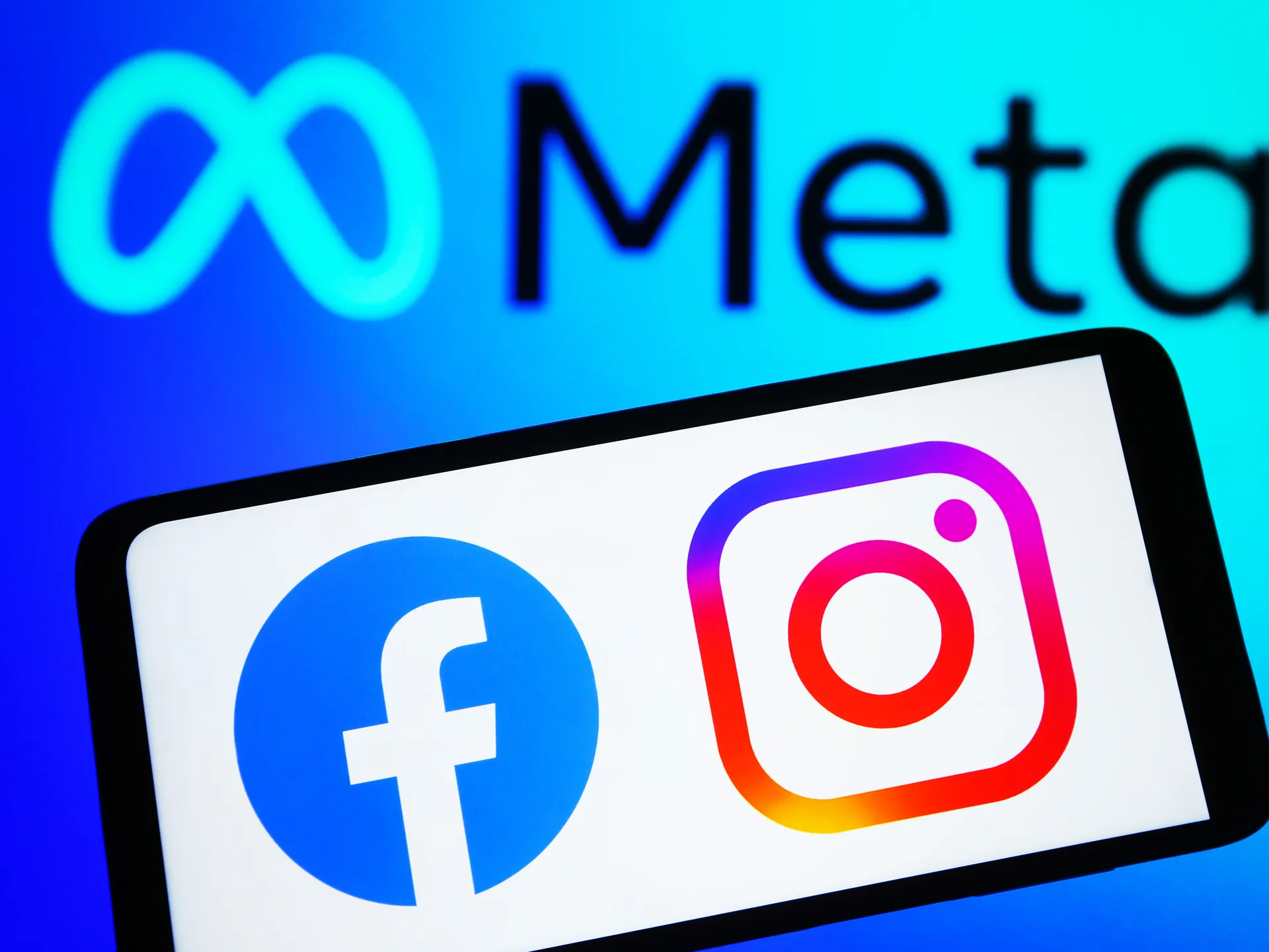 META REPORTS FACEBOOK AND INSTAGRAM OUTAGES AFFECTING SERVICES
